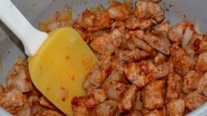 Мясо с черносливом в мультиварке