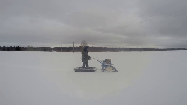 гусеничный привод на мотоблоке НЕВА зимой