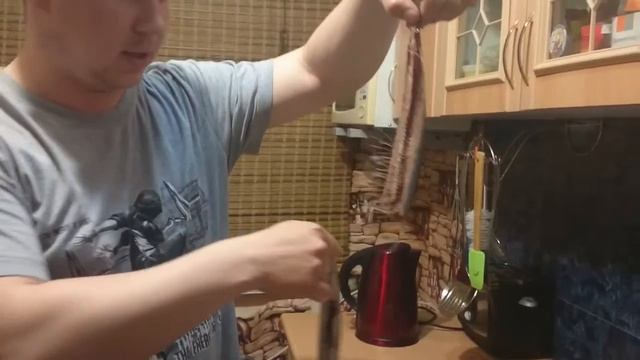 Разделка сельди и удаление костей.