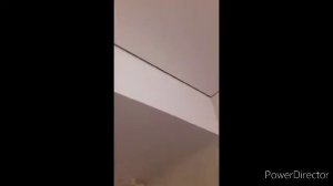 Натяжной потолок через разделитель.
