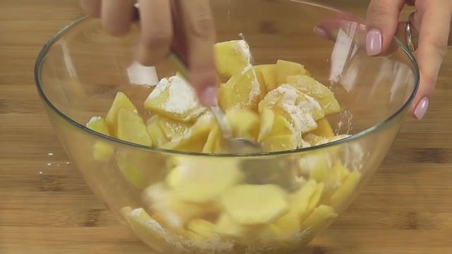Вкусный штрудель с яблоками . Рецепт яблочного штруделя из слоеного теста / Apple strudel. Eng sub