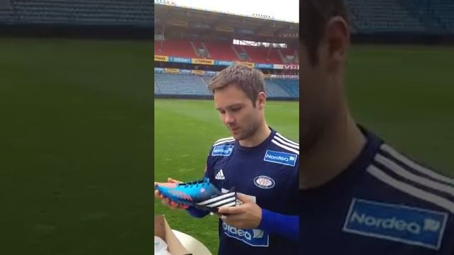 Kristoffer Hæstad unboxer Predator Lethal Zones fotballsko