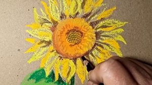 Как нарисовать подсолнух сухой пастелью на крафтовой бумаге.