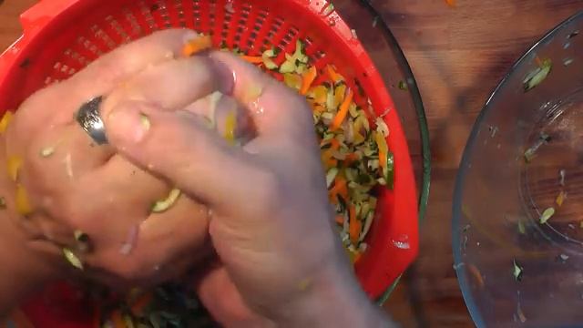 Оладушки из кабачков (из цукини). Или Оладьи из кабачков, или Кабачковые оладьи. смотреть онлайн