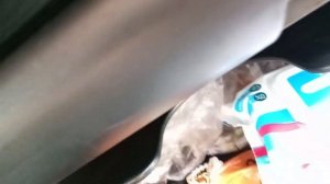 Замена салонного фильтра на Киа Венгу часть 1