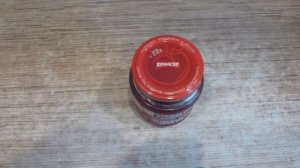 Открыть банку с закручивающейся крышкой