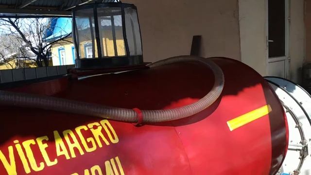 Опрыскиватель садовый прицепной 2000 литров.