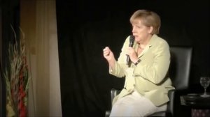 Merkel reagiert ungeschick auf eine unerwartete Frage