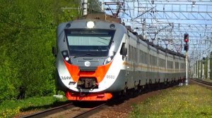 Электропоезд ЭД4М-0502 "РЭКС" экспресс "Крутое - Москва Курская", проследует станцию Храпуново