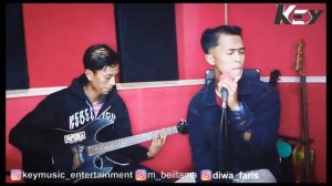 U.K's (ukays) - Disana Menanti Disini Menunggu ( Live Acoustic Cover by Bei Pratama X Diwa Faris )