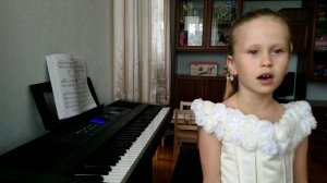 Алина, 5 лет, поет "Соловьи"