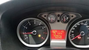 Форд фокус 2 1.8. На прогретом двигателе обороты выше нормы