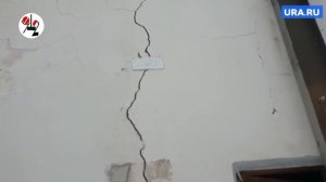 Трещины на фасаде скотчем заклеяли?