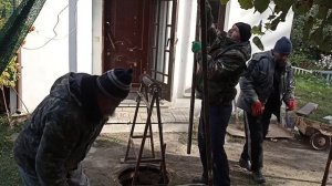 Пробурили скважину в глине вручную! Подробно с пояснениями.