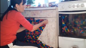 126/Покрасила  стол и шкафчик,теперь как новые/Повесила рулонные шторы