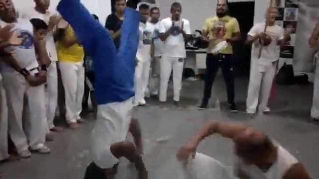 Associação de capoeira Axé Iúna Mestre Nestor смотреть онлайн