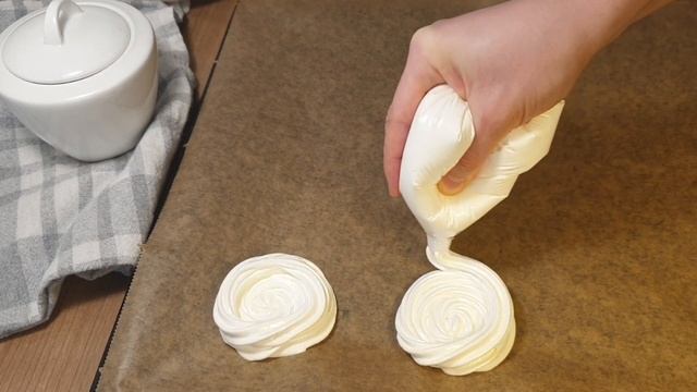 Нереально вкусные Пирожные безе из Детства | Воздушный порционный десерт с кремом и ягодами