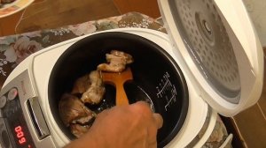 Свиные ребрышки в мультиварке Готовим в мультиварке свиные ребрышки с картошкой и овощами в сметане