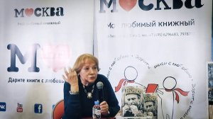 Елена Санаева в книжном магазине «Москва»