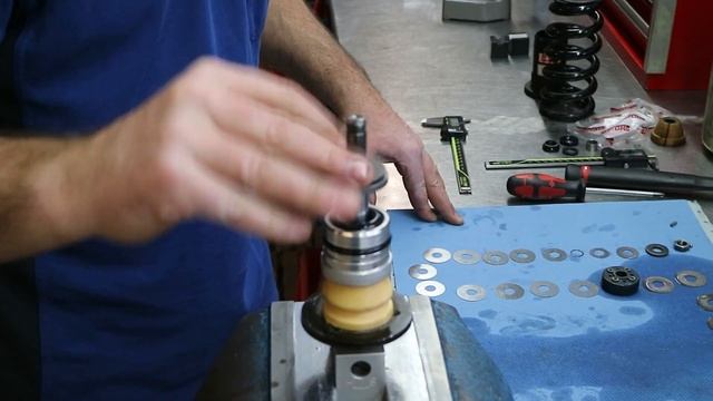 Servicing an OEM Honda ST 1300 motorcycle rear shock смотреть онлайн