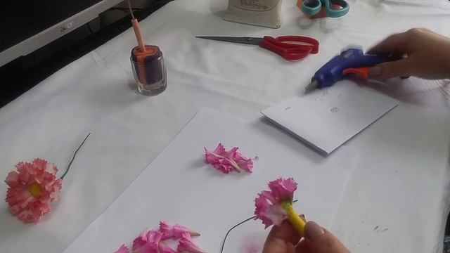 Цветы из фоамирана.Вы только посмотрите как быстро и просто можно сделать красивый цветок! смотреть онлайн