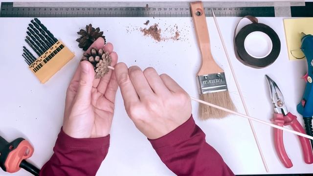 Что можно сделать из шишек и шпажек. Легкая идея для осеннего и зимнего декора. Шишки на шпажках. смотреть онлайн