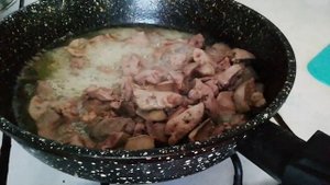 Полезное блюдо. Куриная печень в сливках.