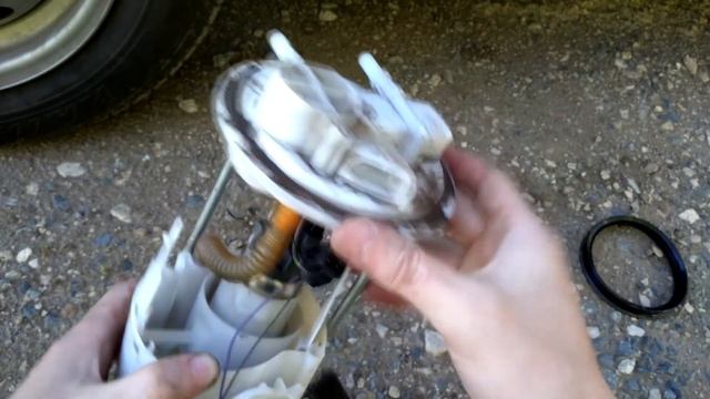 Клещи для топливных трубок. Замена фильтров Датсун Он-до. смотреть онлайн