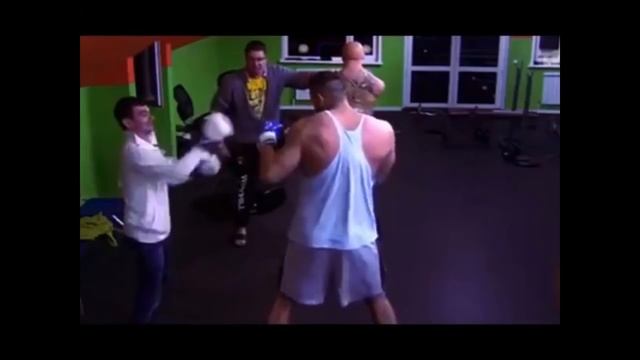 Венцеслав из "Дома 2"   тот еще боец!!!