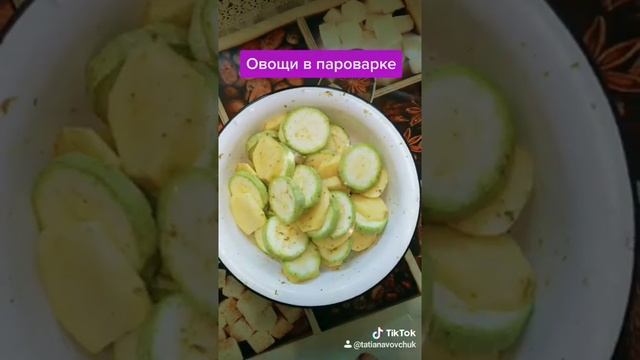 Овощи в пароварке( кабачок и картошка)