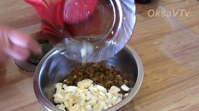 Пирог с солеными огурцами. Pie with pickled cucumbers.