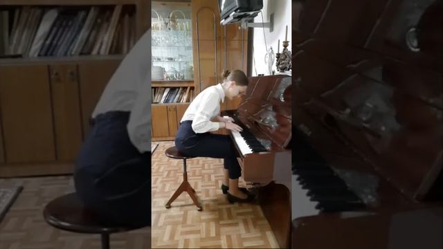 Galina Danita - И.С.Бах-Д.Кабалевский Маленькая органная прелюдия и фуга ре минор смотреть онлайн