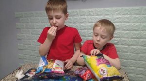 ТРОЛЛИ 2. Акция Тролли 2 от пятёрочки. Открываем много продуктов с троллями. 3д .mp4