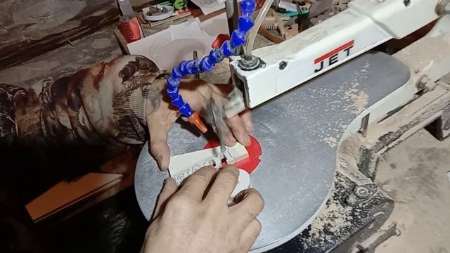 Выпиливание сердца с рученками. смотреть онлайн