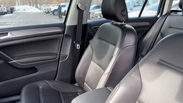 2019 Volkswagen Golf Alltrack SE ( stock #P005B ) at Glenwood Springs Ford смотреть онлайн