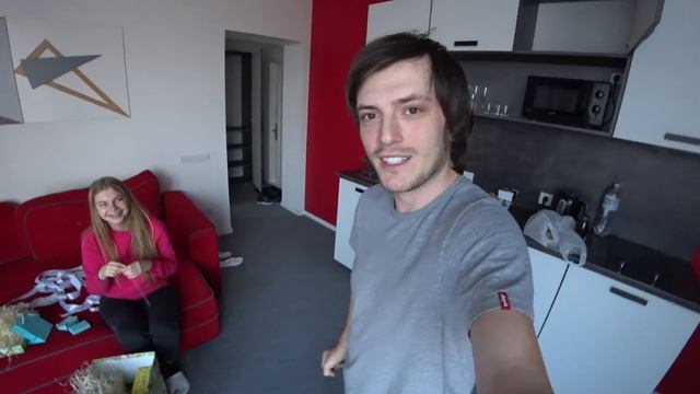 ВЛОГ: ТАНЯ в 6:00 Утра ИЩЕТ СВОИ ПОДАРКИ на 8 МАРТА! смотреть онлайн