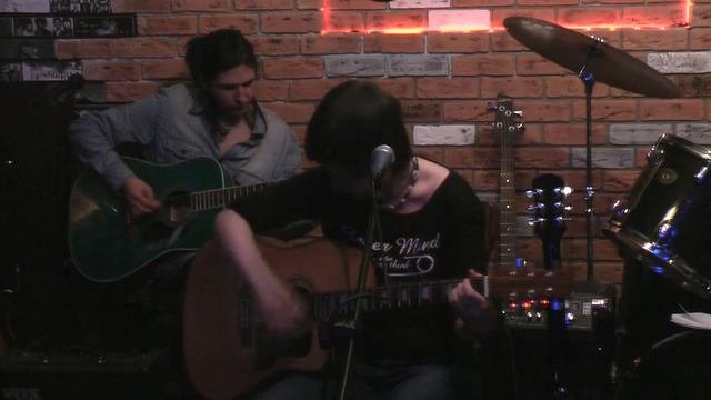 Вера Ра-Грёзы(бар Амбар/05.2015)-экспромт с гитаристом Николаем из группы Рваное ухо