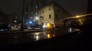 Водители не могут решить кто кому обязан уступить при выезде со двора
