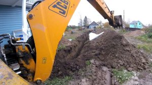 JCB 3 CX копаю троншею под газ