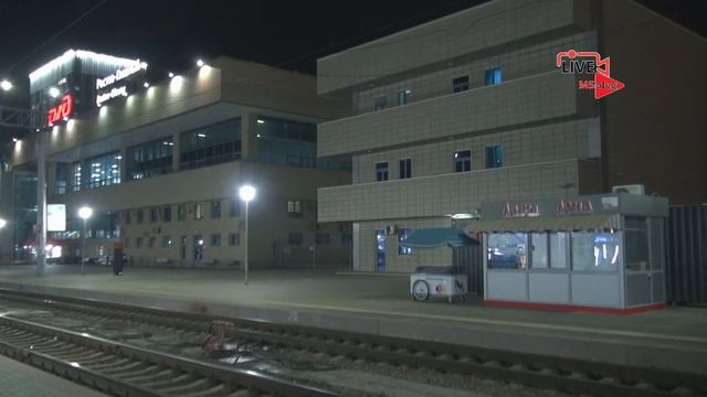 Ростов на Дону и Краснодар. Вид на жд вокзал с перрона. Поезд Адлер Минск.
