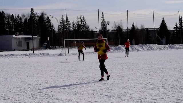 Спутник (Нижний Тагил) - ФК "Артемовский" (Артемовский) (концовка 2 тайма) смотреть онлайн