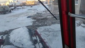 Погрузка бревен куном трактором Т-25
