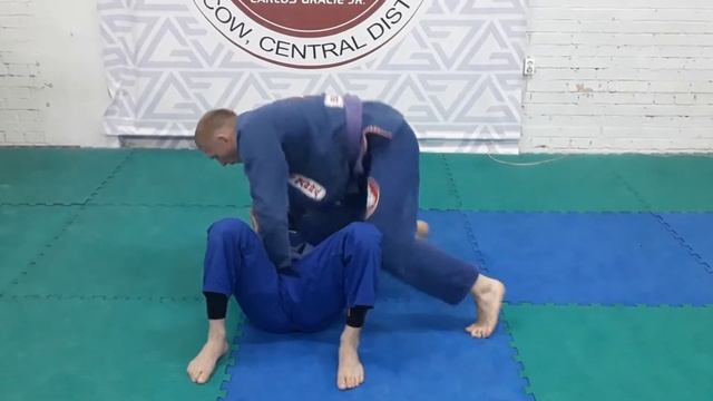 Команда Gracie Barra Moscow_Армбар из бокового удержания через маунт смотреть онлайн