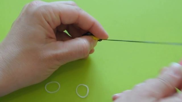 ❤Пчела. Фигурки из резинок Happy Rainbow Loom. Как плести. Урок №111❤ смотреть онлайн