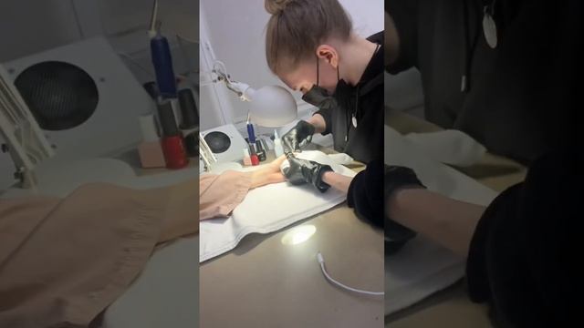 Из брюнетки в блонд! смотреть онлайн