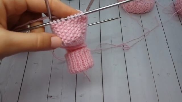 Пинетки c бантиками | Пинетки на выписку | Пинетки спицами. смотреть онлайн