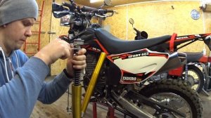 ЗАМЕНА МАСЛА И САЛЬНИКОВ ПЕРЕДНЕЙ ВИЛКИ │ Regulmoto Sport 003