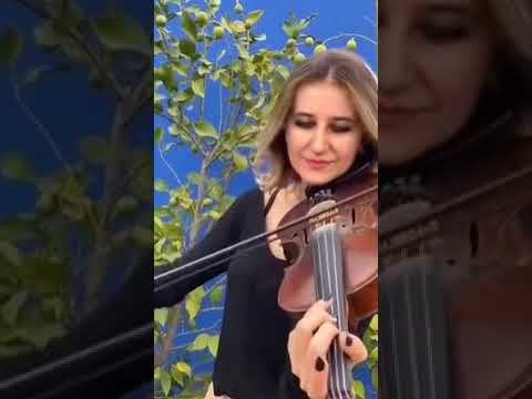 Красивая ДЕВУШКА  Красивая ЖЕНЩИНА   НЕЙРОСЕТЬ  создает ВИДЕО