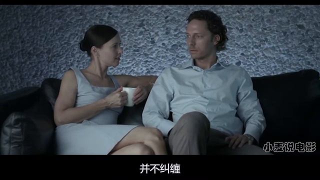 小伙发现墙上有个洞，查看后，才知道天堂和地狱仅一墙之隔《超完美地狱》