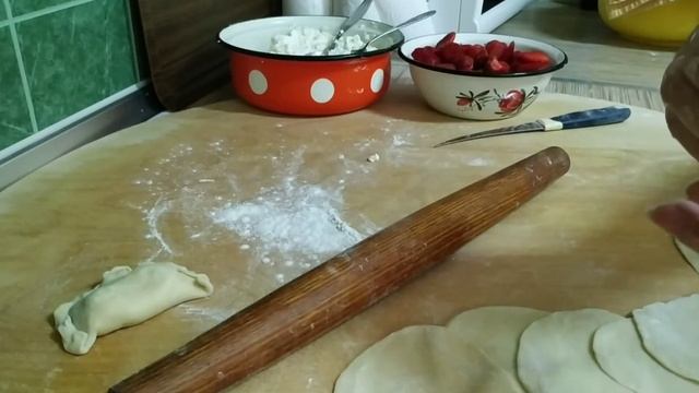 попробуйте приготовить это обьеденье вареники с творогом и клубникой смотреть онлайн
